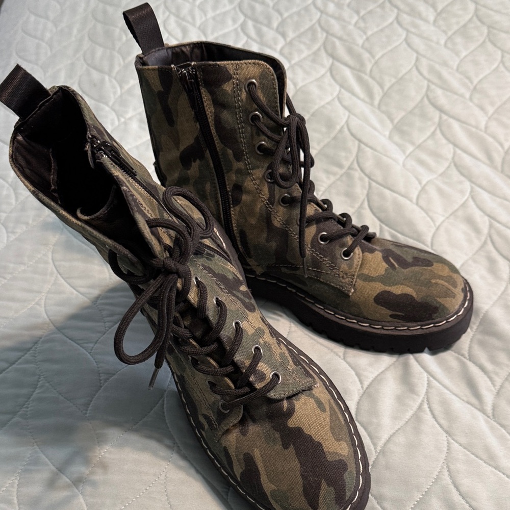 Sincerely Jules Camouflage Lace-Up Combat Boots